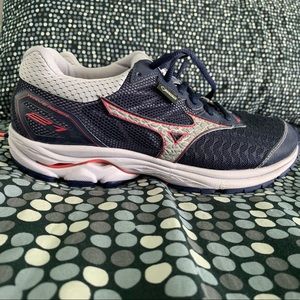 Mizuno running shoe